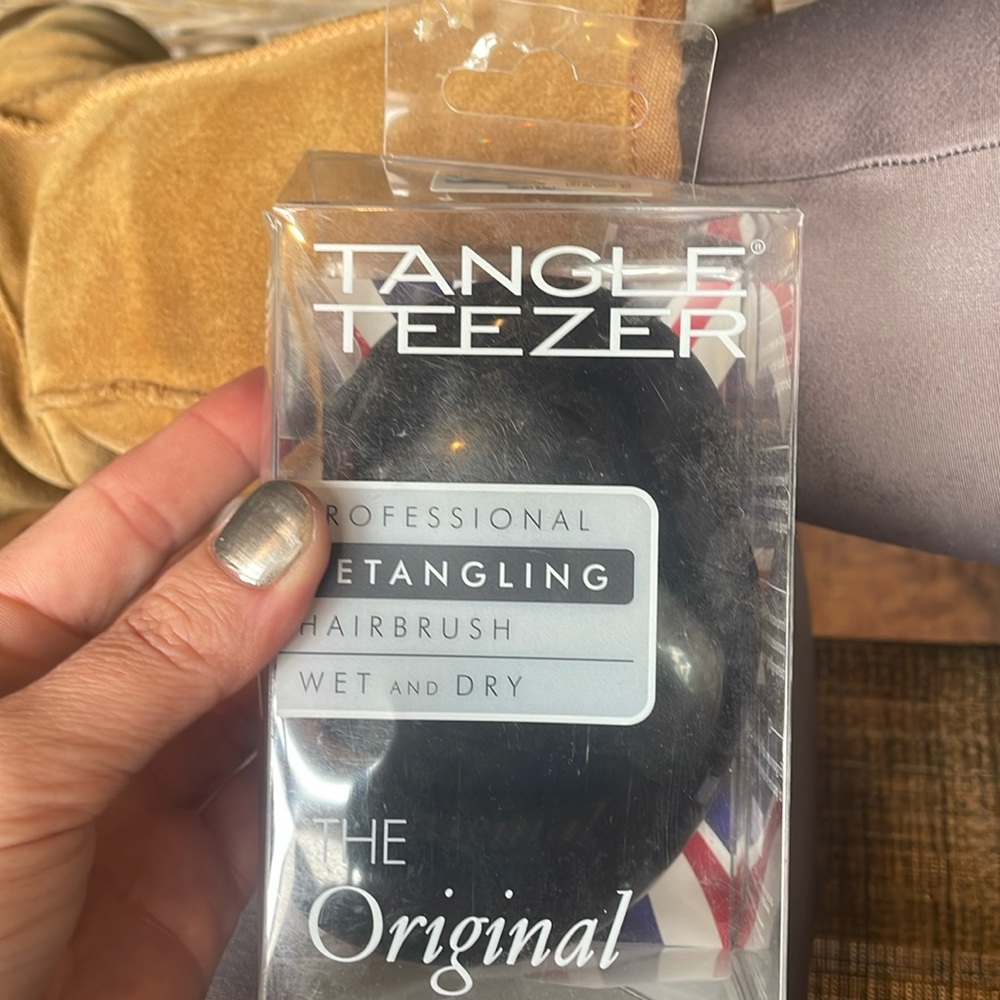New in box never used tangle teezer